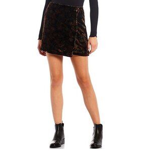 🎩🗝️ NWT $49 C&V Chelsea & Violet Floral Print Velvet Swing Skirt